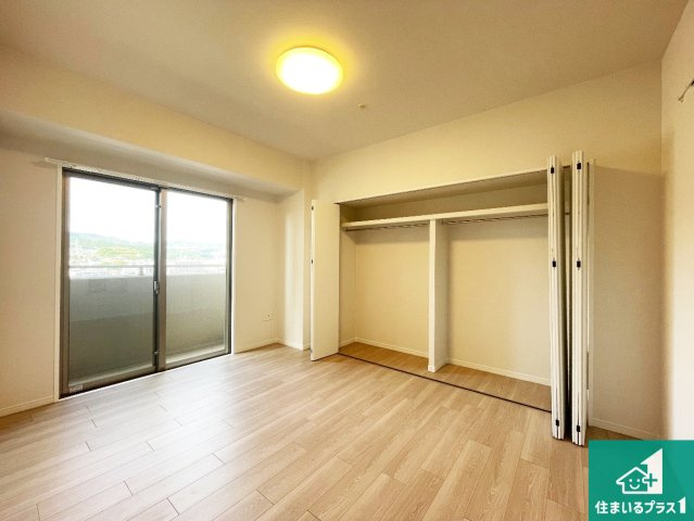 ライオンズマンション宝塚武庫川町の洋室|収納スペースが充実しているので子供の成長に合わせてたくさん収納ができます！家族構成に合わせた様々な活用ができる収納！