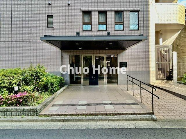 レジェント東日暮里ウエストのエントランス|【エントランス】マンションのエントランスは、その物件の印象を決める、顔とも言える場所です。毎日通る場所ですからきれいなのが一番です。
