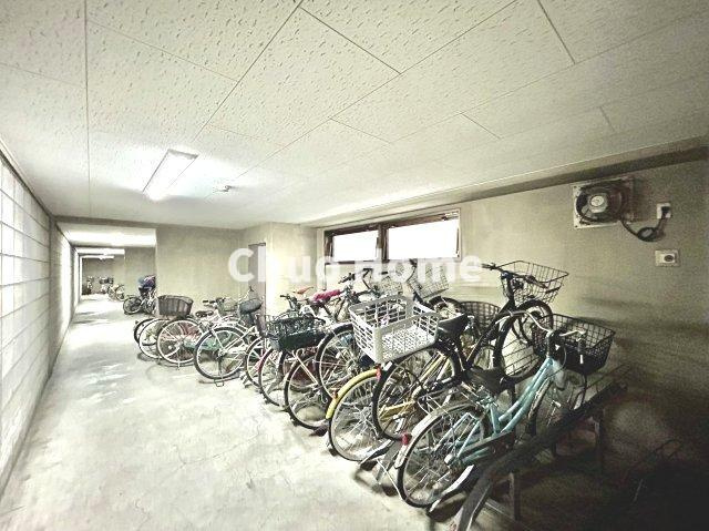 レジェント東日暮里ウエストの駐輪場|【自転車置き場】最新の空き状況や費用などの詳細は担当スタッフまでお問い合わせください。
