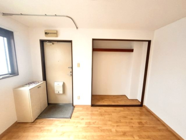 パープル本山の居間・リビング