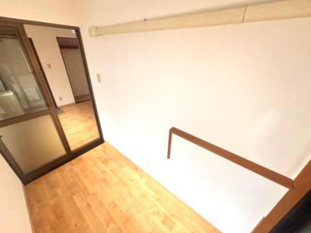 パープル本山の居間・リビング