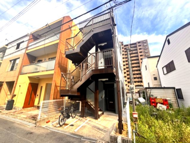 パープル本山の外観