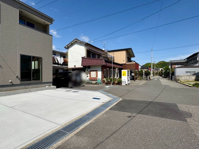 「南向き×角地」高知市朝倉建売16の前面道路含む現地写真