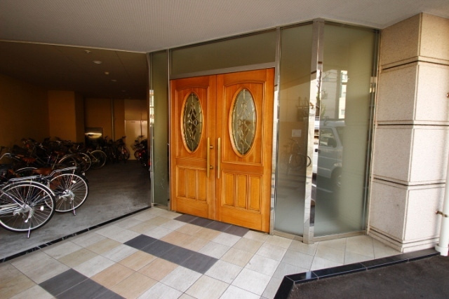 広島市南区宇品神田３丁目の賃貸マンションのエントランス