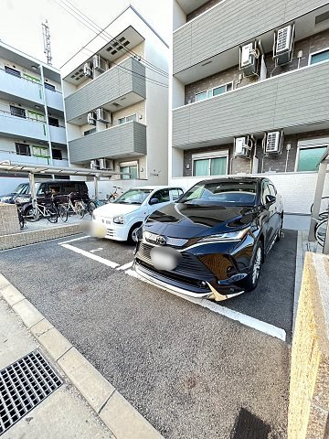 尼崎市南塚口町８丁目のアパートの駐車場|駐車場に車を止められます