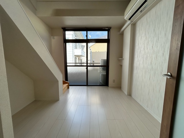 シャトレ天沼の居間・リビング|別部屋の写真になります