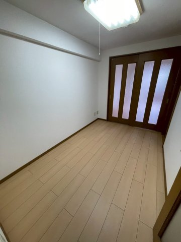 ユウメイトビルの洋室