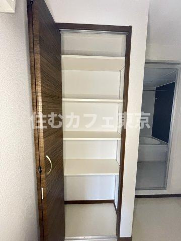 立川市栄町２丁目のアパートの収納|洗面所内の収納です