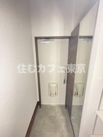 立川市栄町２丁目のアパートの玄関