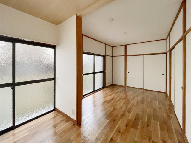 山田町小部南山貸家の居間・リビング