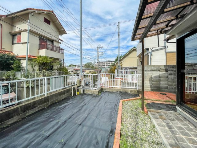山田町小部南山貸家の庭