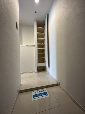 エストゥルース入谷の玄関