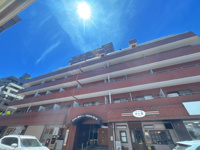 【外観】 | ライオンズマンション舞鶴第3☆仲介手数料無料☆ | 福岡城跡（舞鶴公園）や大濠公園が散策圏内。都心の利便性を享受しつつ、四季折々の自然を身近に感じられる贅沢なロケーションです。周辺は官公庁やオフィスも多く、落ち着いた雰囲気の中で生活いただけます。