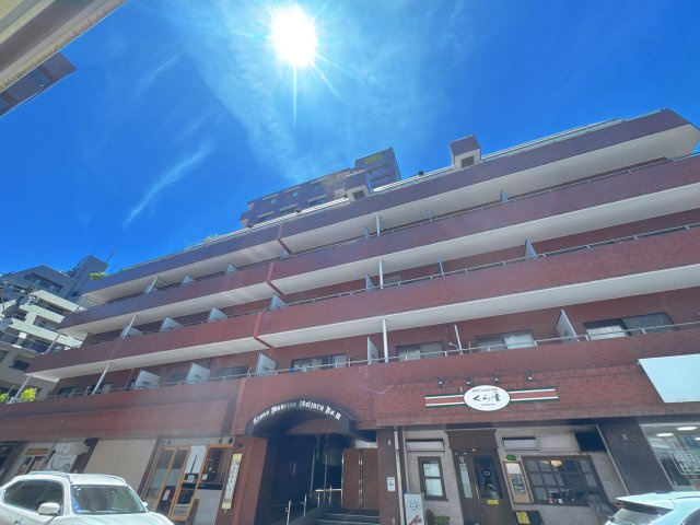 【外観】 | ライオンズマンション舞鶴第3☆仲介手数料無料☆ | 福岡城跡（舞鶴公園）や大濠公園が散策圏内。都心の利便性を享受しつつ、四季折々の自然を身近に感じられる贅沢なロケーションです。周辺は官公庁やオフィスも多く、落ち着いた雰囲気の中で生活いただけます。
