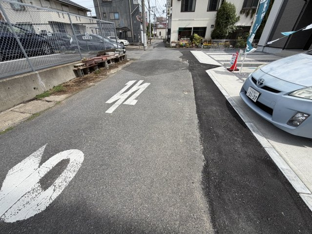 駅チカ！土浦市中央新築戸建♪の前面道路含む現地写真
