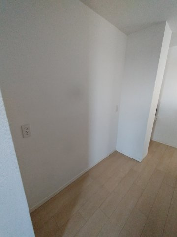 ポレスター小山タワーレジデンスのキッチン|キッチン食器棚スペース