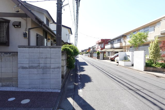 川越市上戸新町　整形48坪売地の前面道路含む現地写真