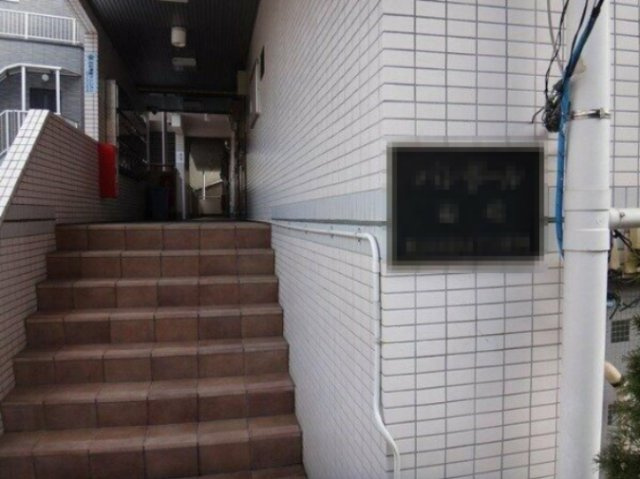 荒川区東尾久４丁目の賃貸マンションのエントランス