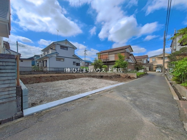 蓮田市閏戸6期　新築戸建　グラファーレ01の前面道路含む現地写真