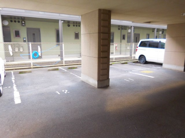 コンフォートヴィラの駐車場