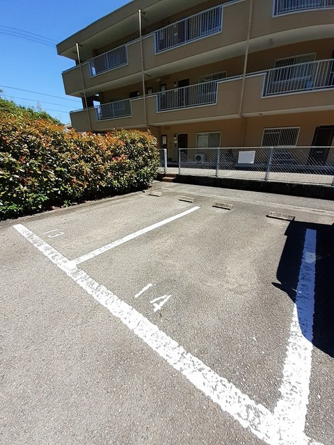 アルファード　ハイツの駐車場|駐車場
