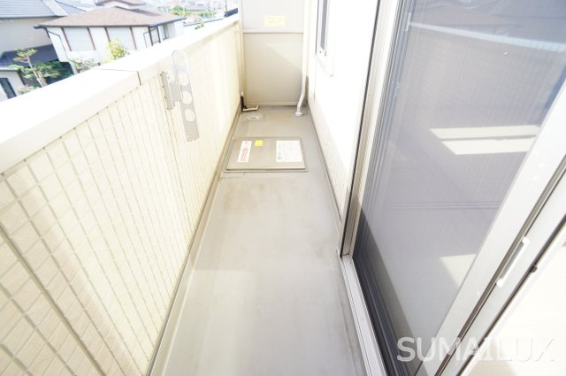 熊本市中央区出水４丁目のアパートのバルコニー