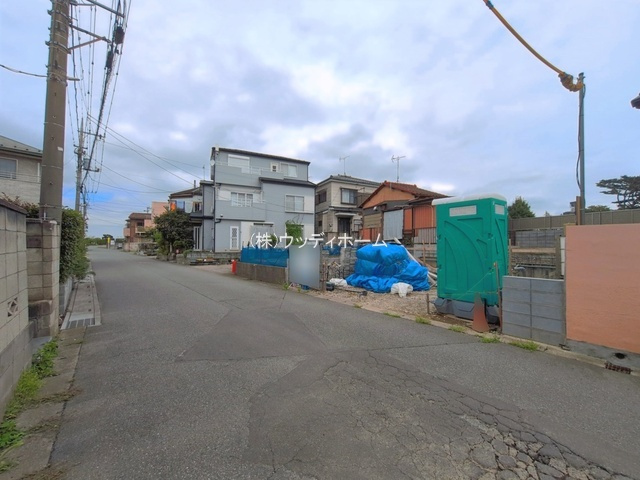 越谷市平方第3　新築一戸建ての前面道路含む現地写真