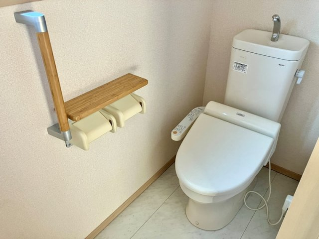 中町戸建のトイレ