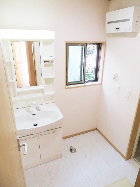 中町戸建の洗面所