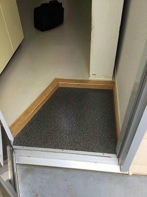 リヴレーヌ弐番館の玄関