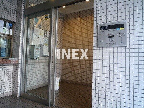 横浜市西区中央１丁目の賃貸マンションのエントランス