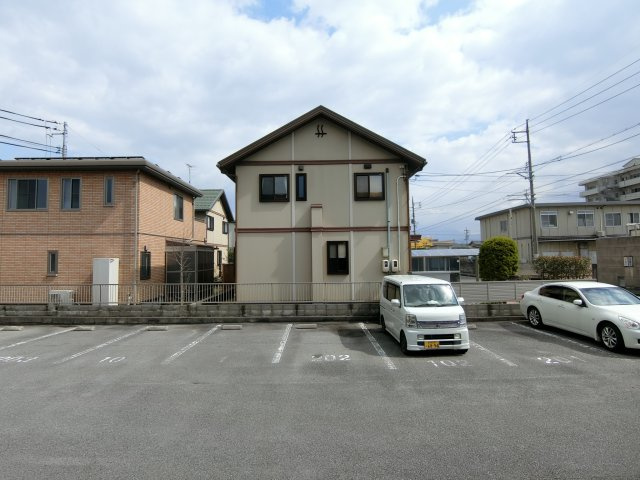 キャリーインの駐車場|イメージ102号室の写真（反転あり）