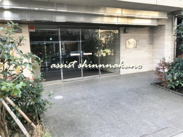 プレール・ドゥーク西新宿五丁目のエントランス