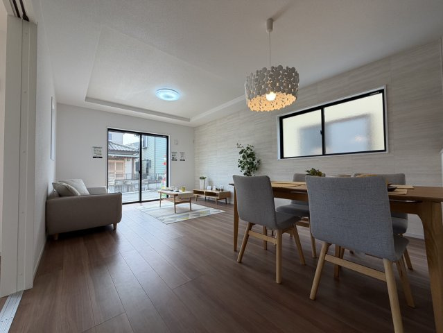 土浦市天川♪新築戸建の居間・リビング|おしゃれなリビングです