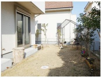 小室町戸建の庭