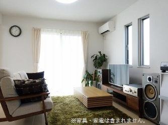 小室町戸建の居間・リビング