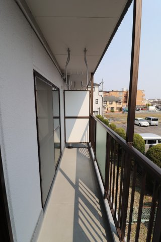 ホワイトピア中西のバルコニー