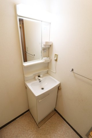 ホワイトピア中西の洗面所