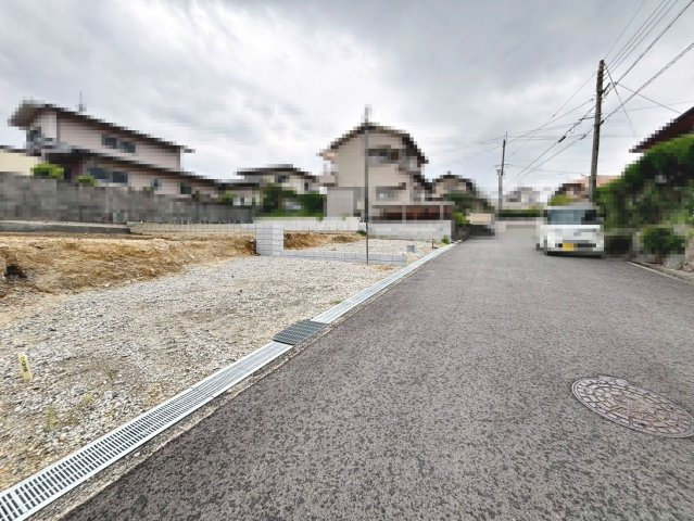 赤坂台４丁　新築分譲住宅　全２区画の前面道路含む現地写真