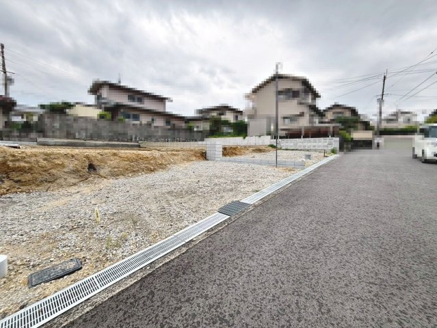 赤坂台４丁　新築分譲住宅　全２区画の前面道路含む現地写真