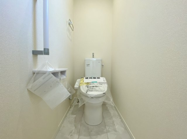 板橋区赤塚7丁目 全3棟 2号棟のトイレ|トイレは1階・2階にございます
温水洗浄暖房便座機能付(2号棟)