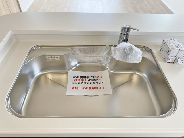 板橋区赤塚7丁目 全3棟 2号棟のキッチン|【浄水器】
クリアな水が毎日使え、見た目にもスマートな浄水器一体