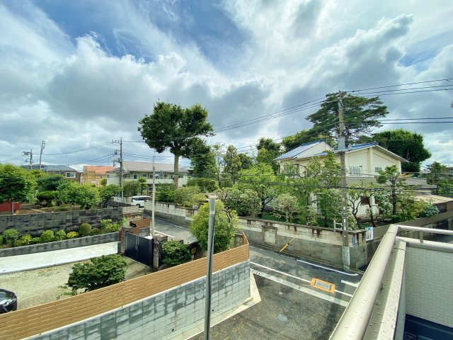 板橋区赤塚7丁目 全3棟 2号棟の展望|高台に位置し眺望も良好です
気持ちの良い青空が望めます(2号棟)