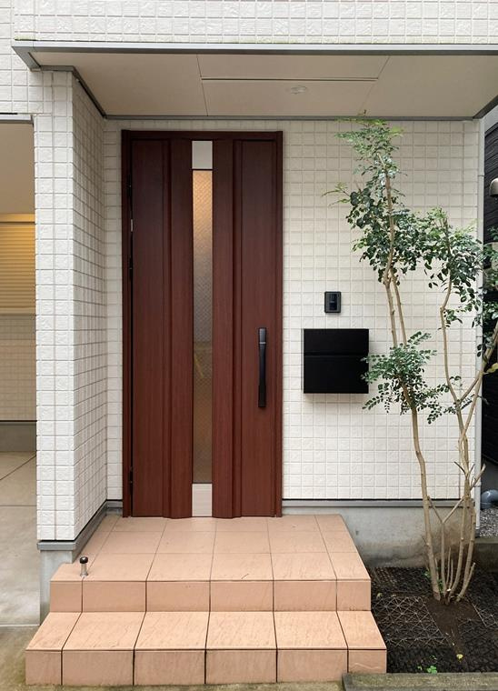 高松戸建のエントランス