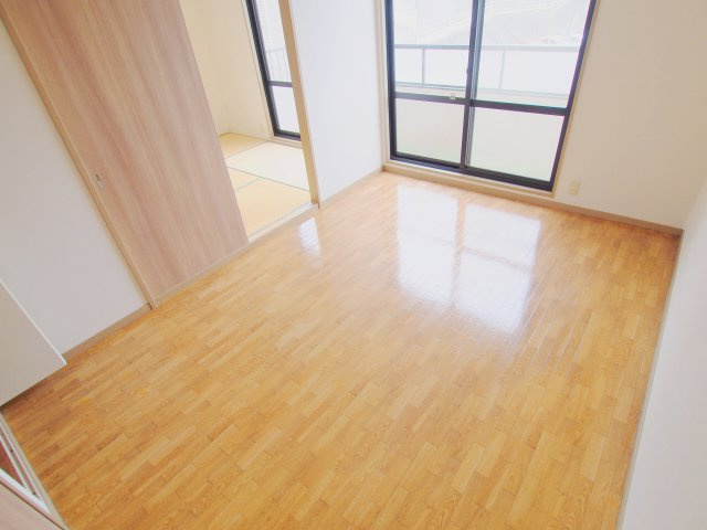 パストラル桃山の洋室