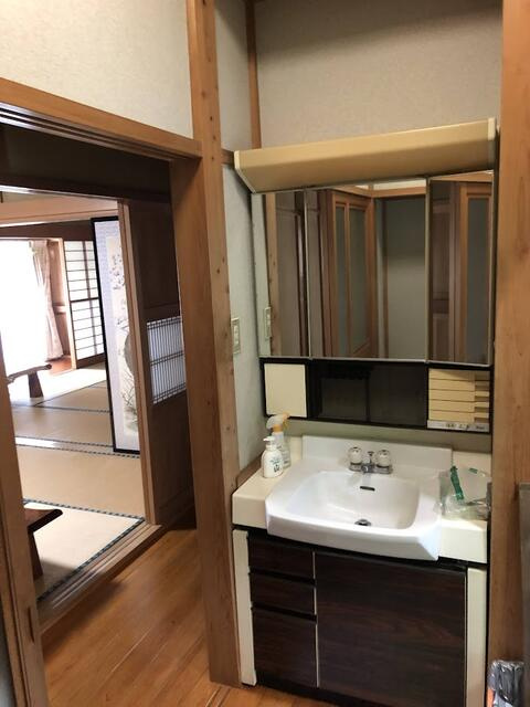 南大沢貸家の洗面所