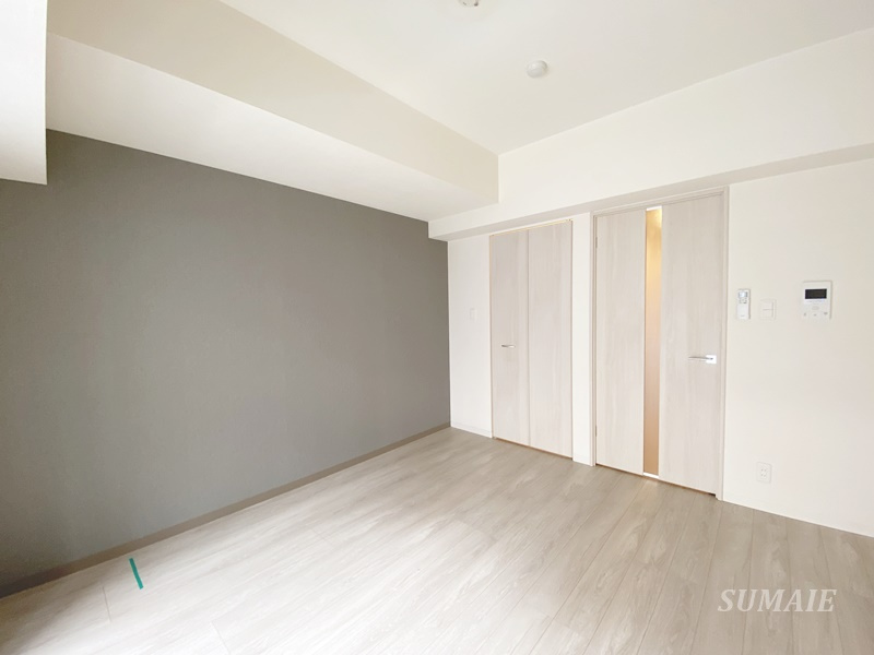 さいたま市大宮区桜木町１丁目の賃貸マンションの居間・リビング|アクセントクロスのあるお部屋☆