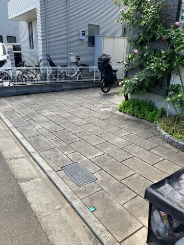 南沢戸建の駐車場
