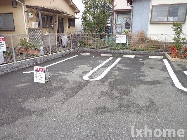 グラシアの駐車場
