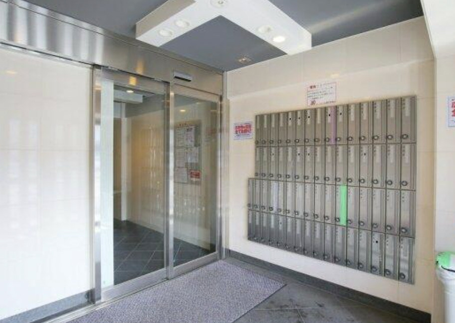 Le-lion牛込柳町のロビー|落ち着いた玄関です